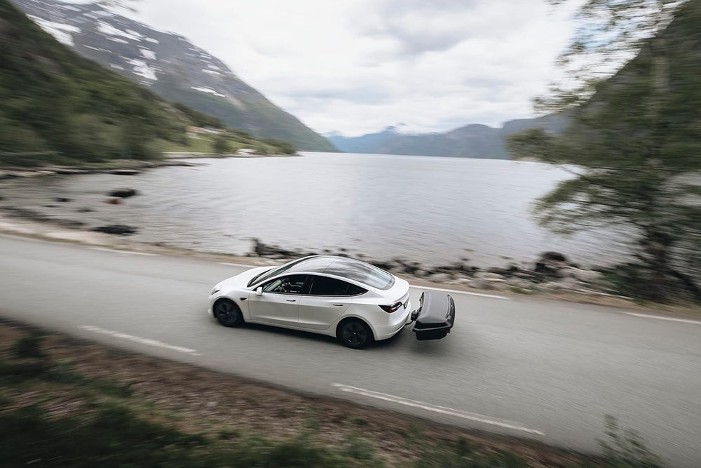 Thule Arcos Box L large hard-shell hitch cargo carrier